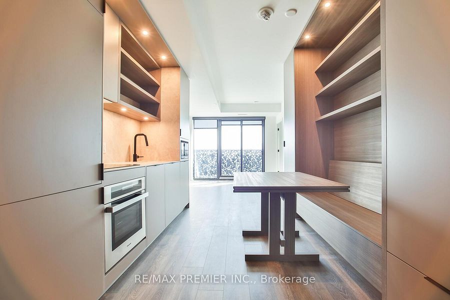 Yonge & Bloor | Apartamento de 2 Dormitorios | 2 Baños en Excelente Ubicacion 55 Charles St E