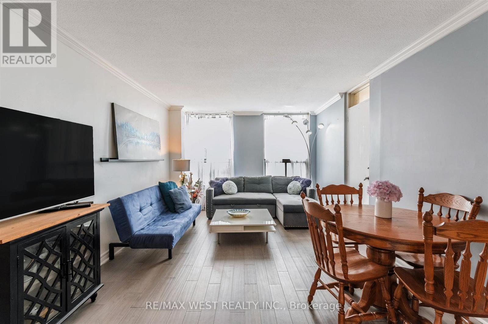 Amplio apartamento de 3 habitaciones cerca del Yorkdale Mall