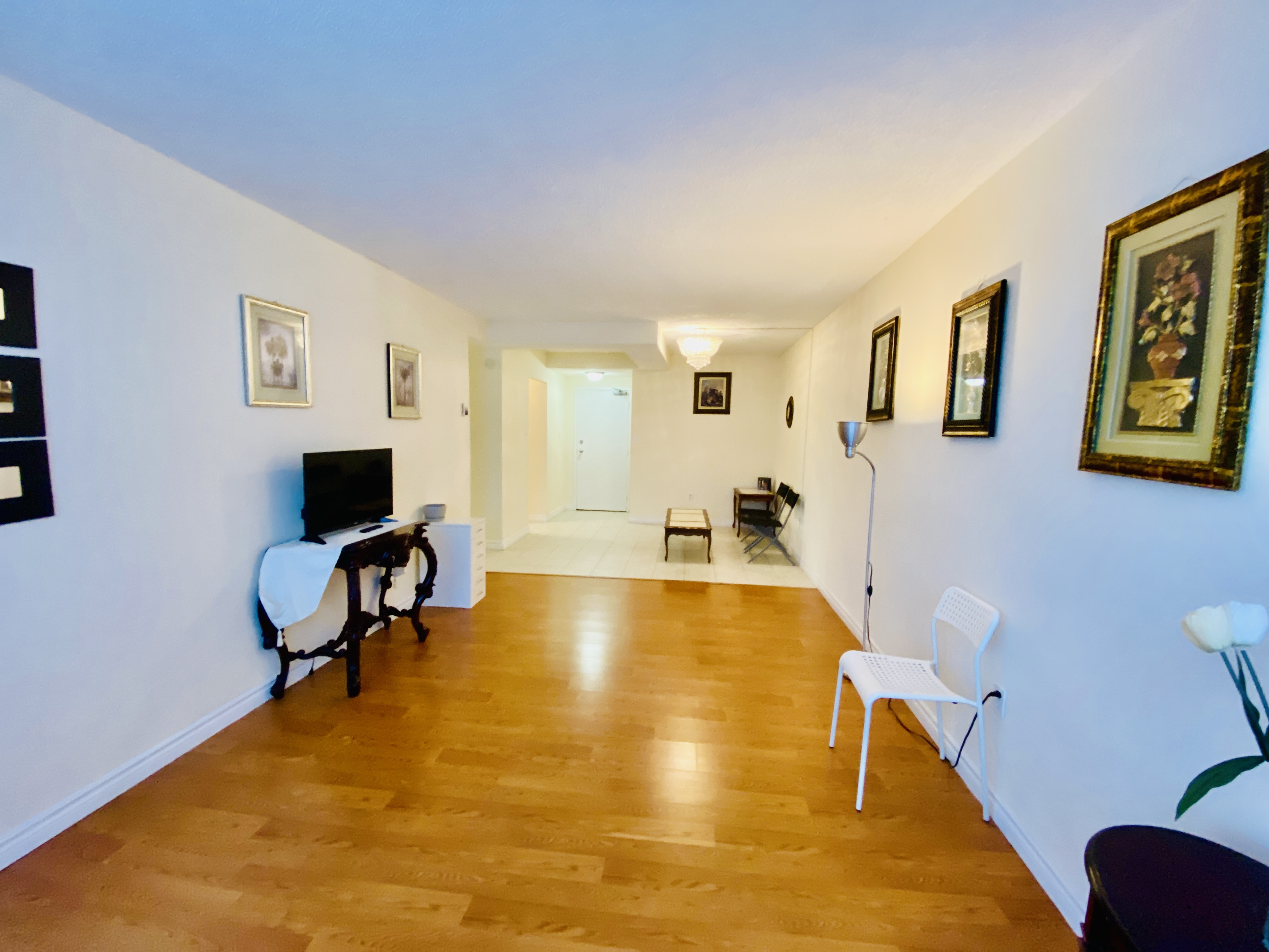 RENTO APARTAMENTO GRANDE EN ETOBICOKE DISPONIBLE YA TODO INCUIDO