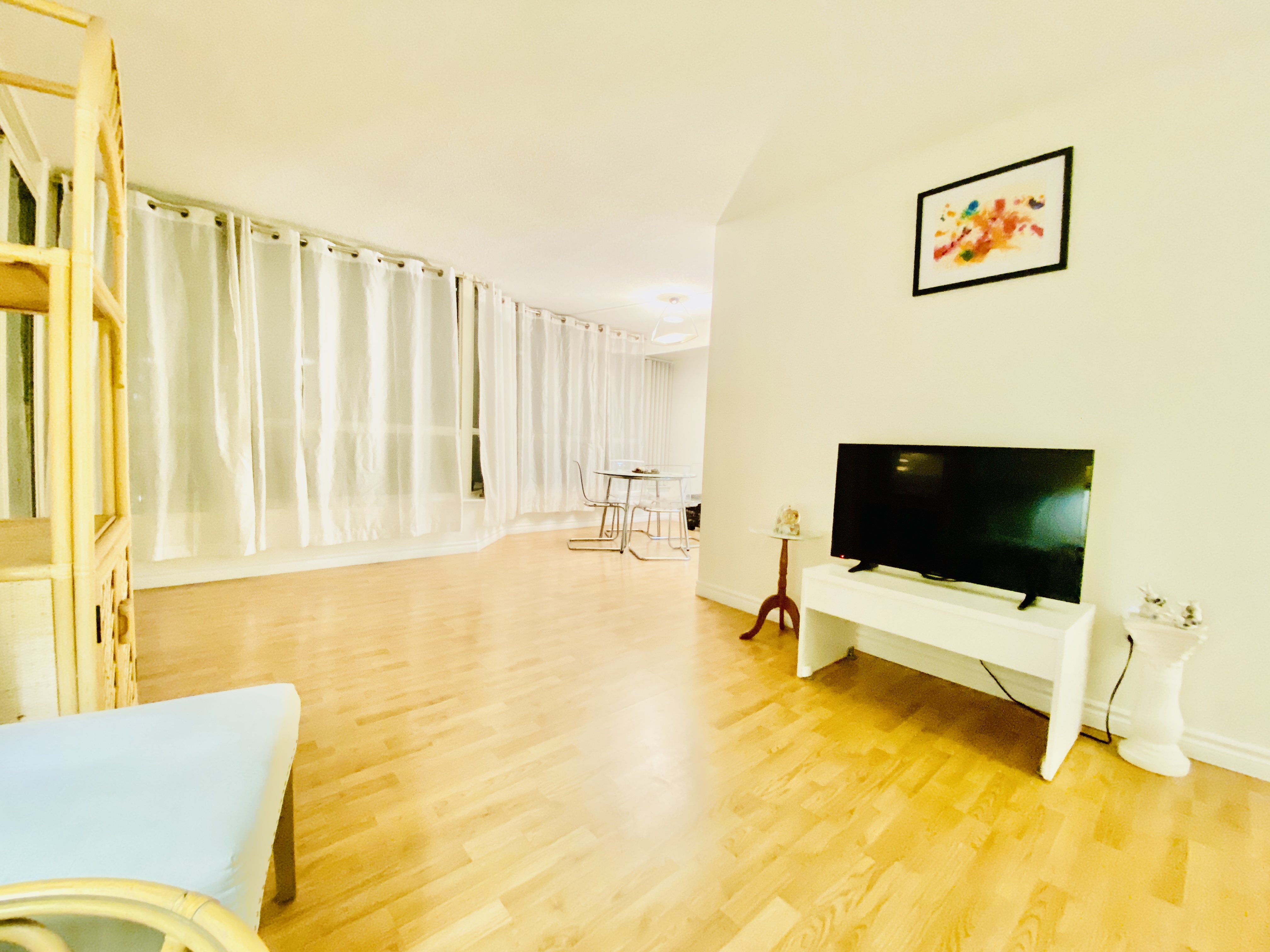 MISSISSAUGA CITY CENTRE: APARTAMENTO AMUEBLADO GRANDE CON TODAS LAS UTILIDADES INCLUIDAS