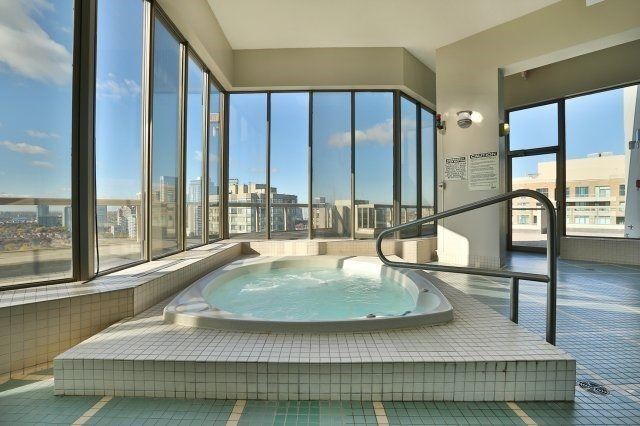 MISSISSAUGA CITY CENTRE: APARTAMENTO GRANDE CON TODAS LAS UTILIDADES INCLUIDAS.