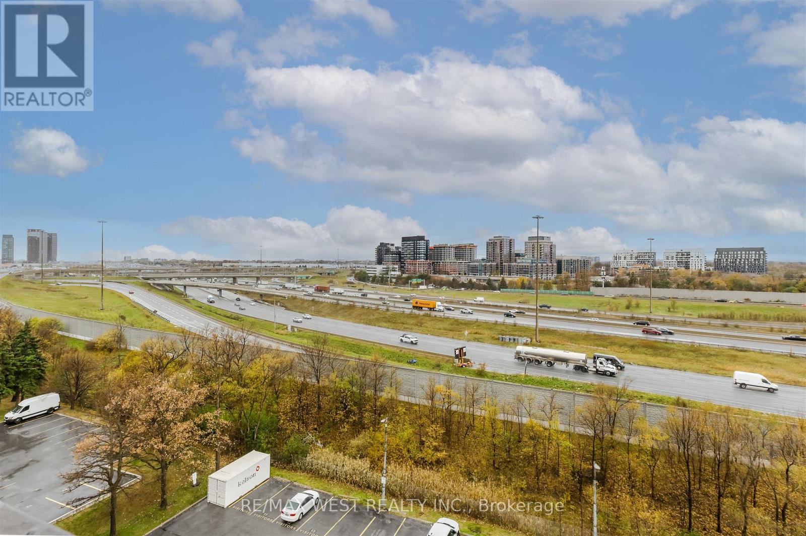 Amplio apartamento de 3 habitaciones cerca del Yorkdale Mall