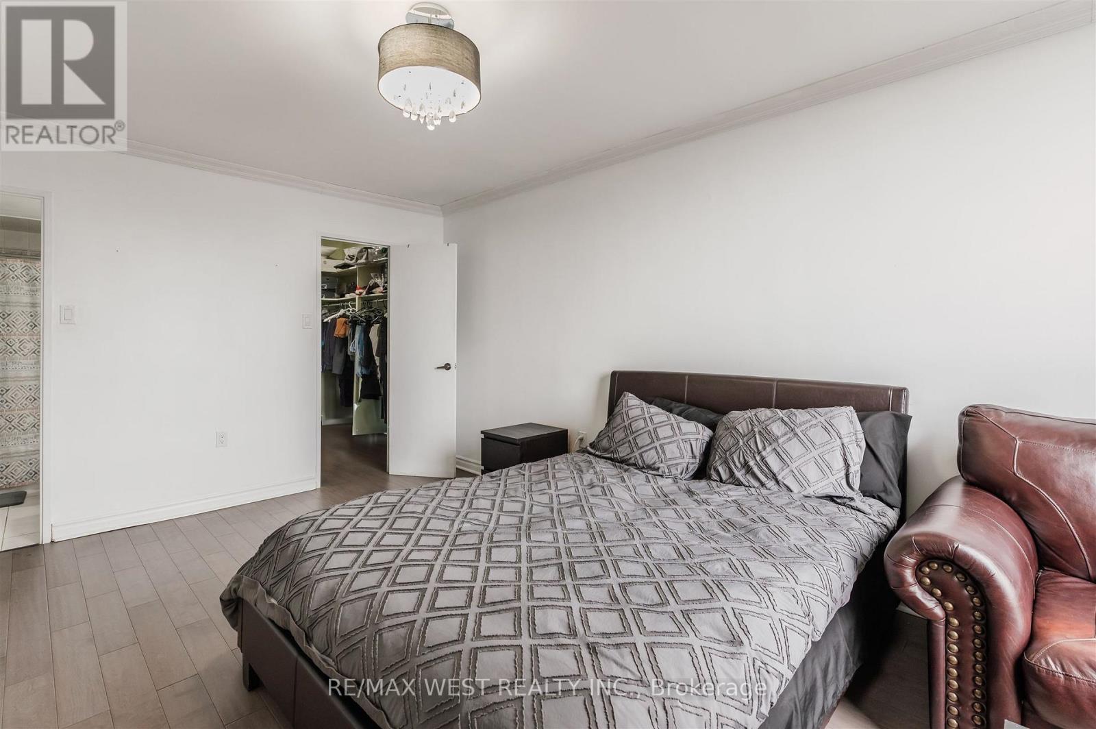 Amplio apartamento de 3 habitaciones cerca del Yorkdale Mall