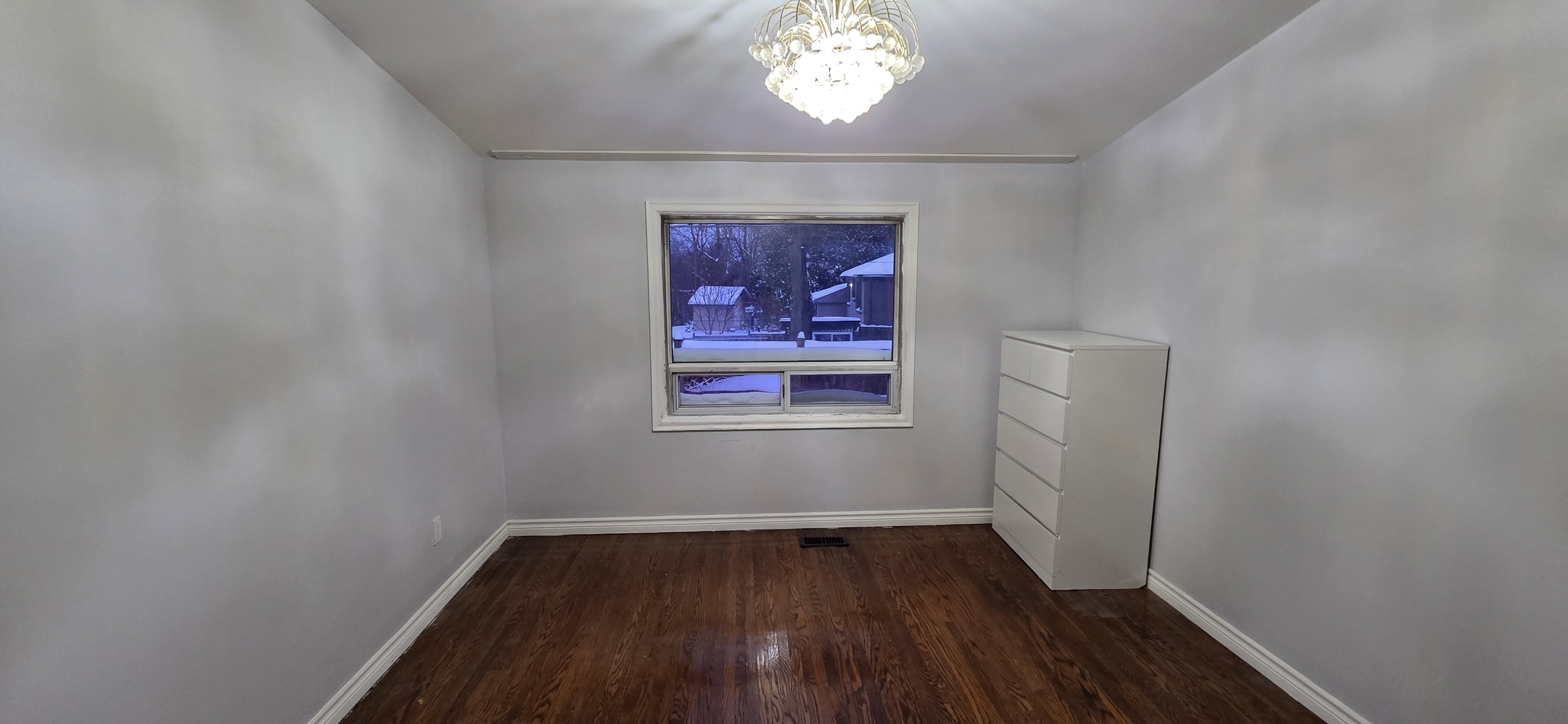 Casa 3 Habitaciones en Planta Principal – | Albion & Islington | 2 Estacionamientos