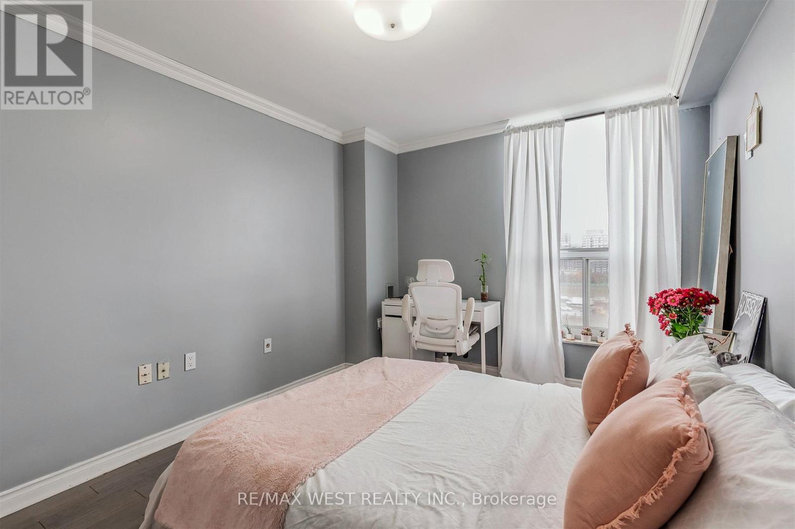 Amplio apartamento de 3 habitaciones cerca del Yorkdale Mall