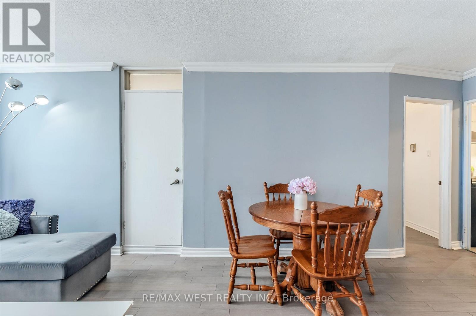 Amplio apartamento de 3 habitaciones cerca del Yorkdale Mall