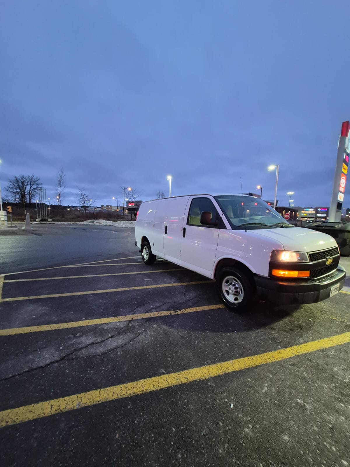 Vendo chevy van 2019 V6 Motor 4.3