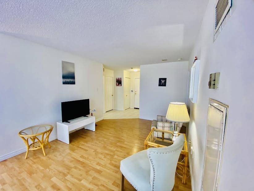 MISSISSAUGA CITY CENTRE: APARTAMENTO GRANDE CON TODAS LAS UTILIDADES INCLUIDAS.
