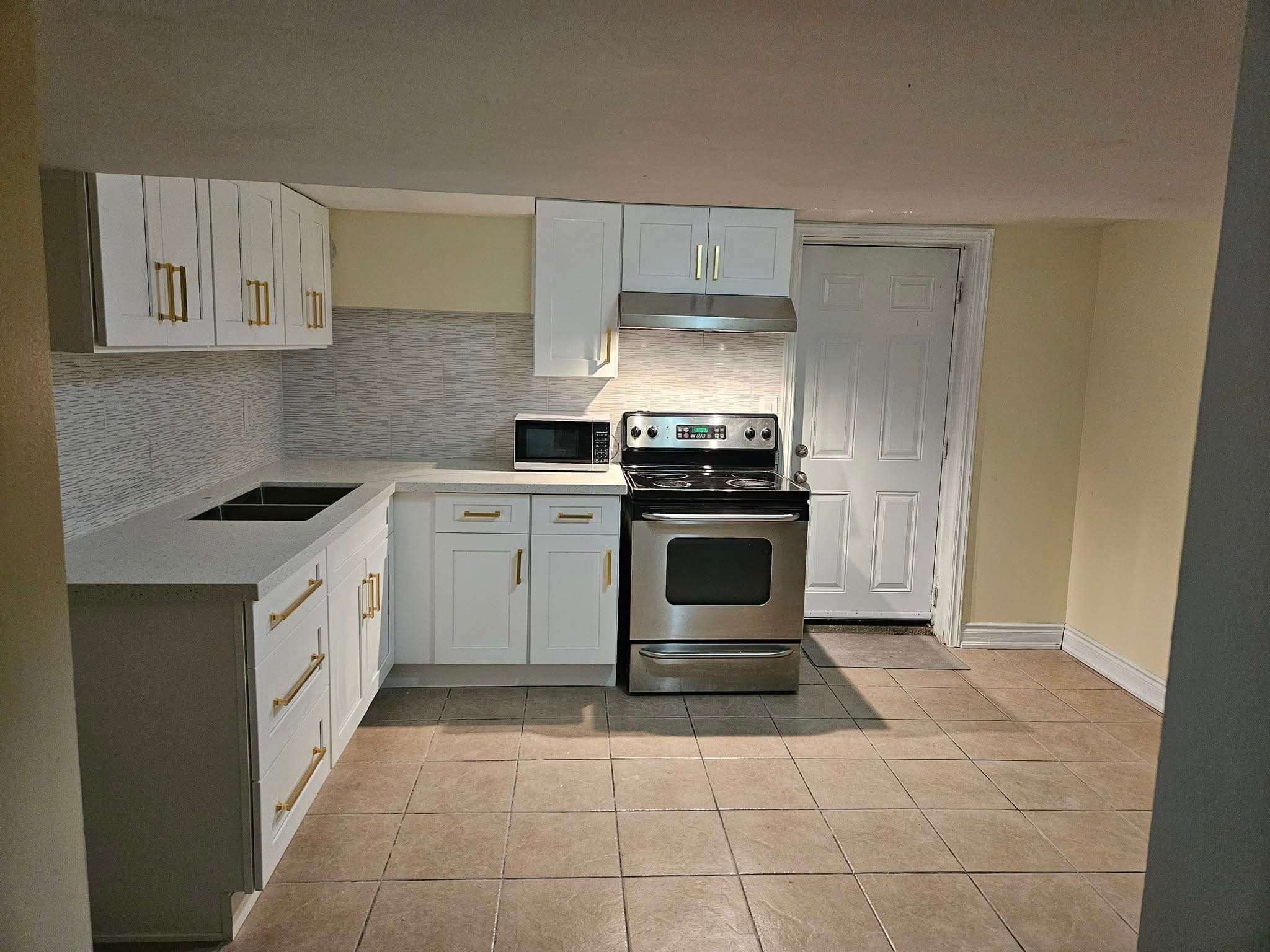 Rento basement completo