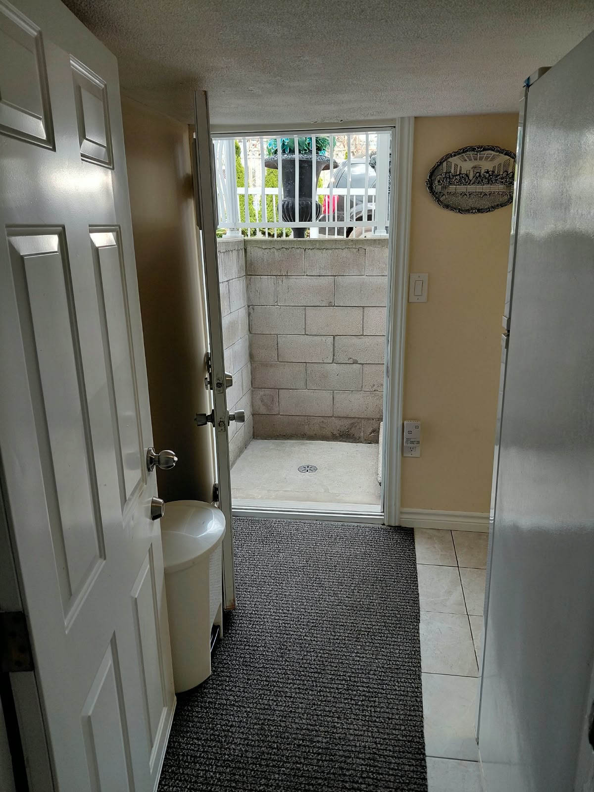 Basement de renta (Symington & Davenport)