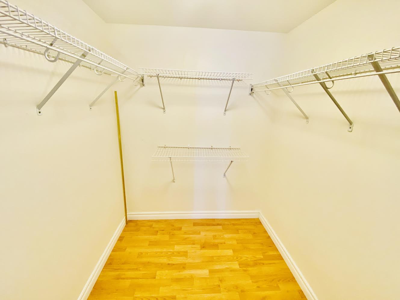 MISSISSAUGA CITY CENTRE: APARTAMENTO GRANDE CON TODAS LAS UTILIDADES INCLUIDAS