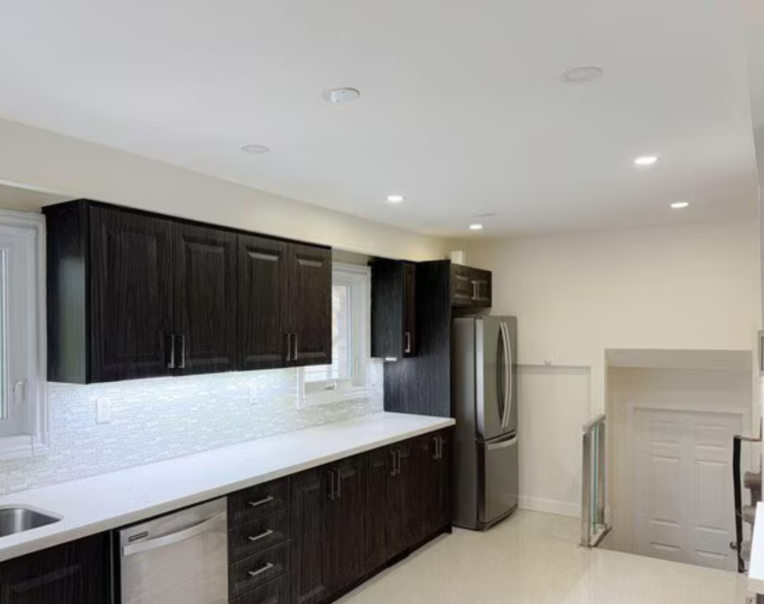Preciosa casa de 3 dormitorios, renovaciones en toda la casa y 1 baño completo + 1 lavadora privada.