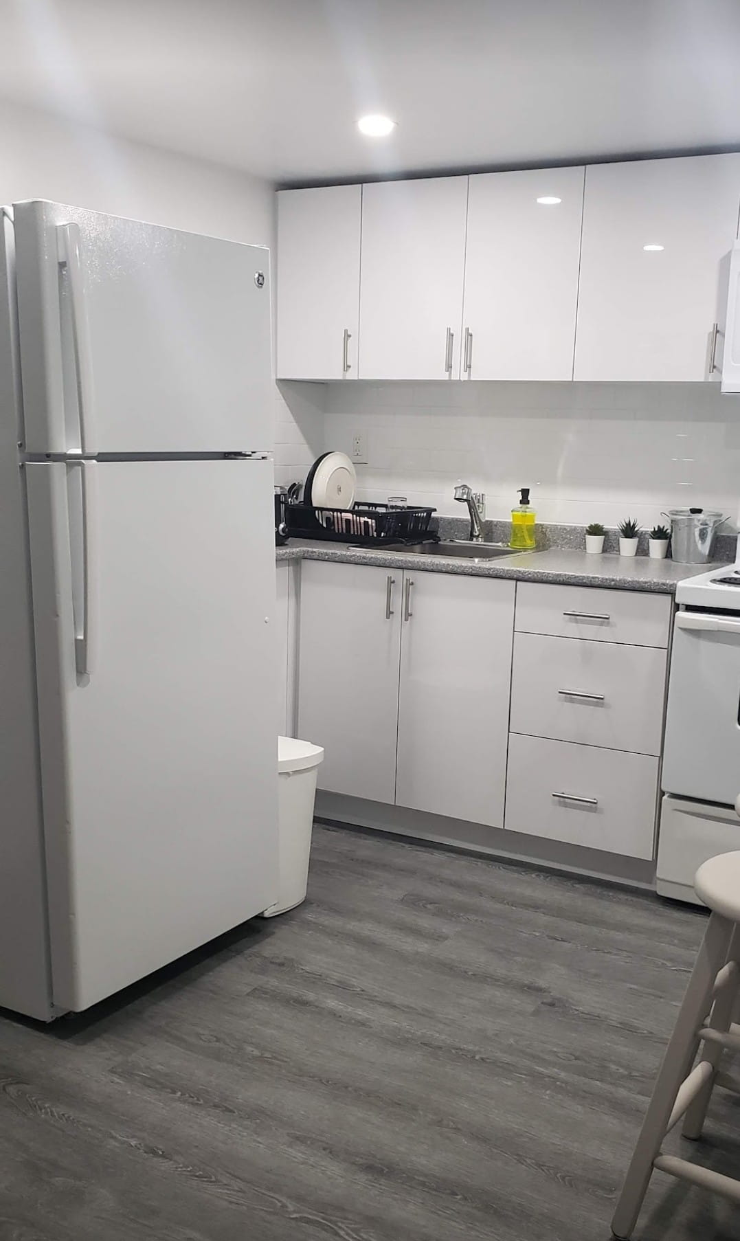 SE RENTA HABITACIÓN AMOBLADA EN BASEMENT