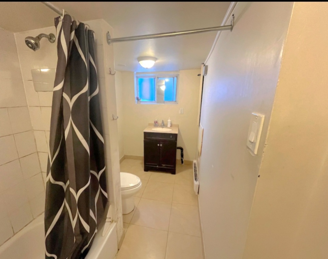 Se renta 1 bedroom bsmt apt 1350