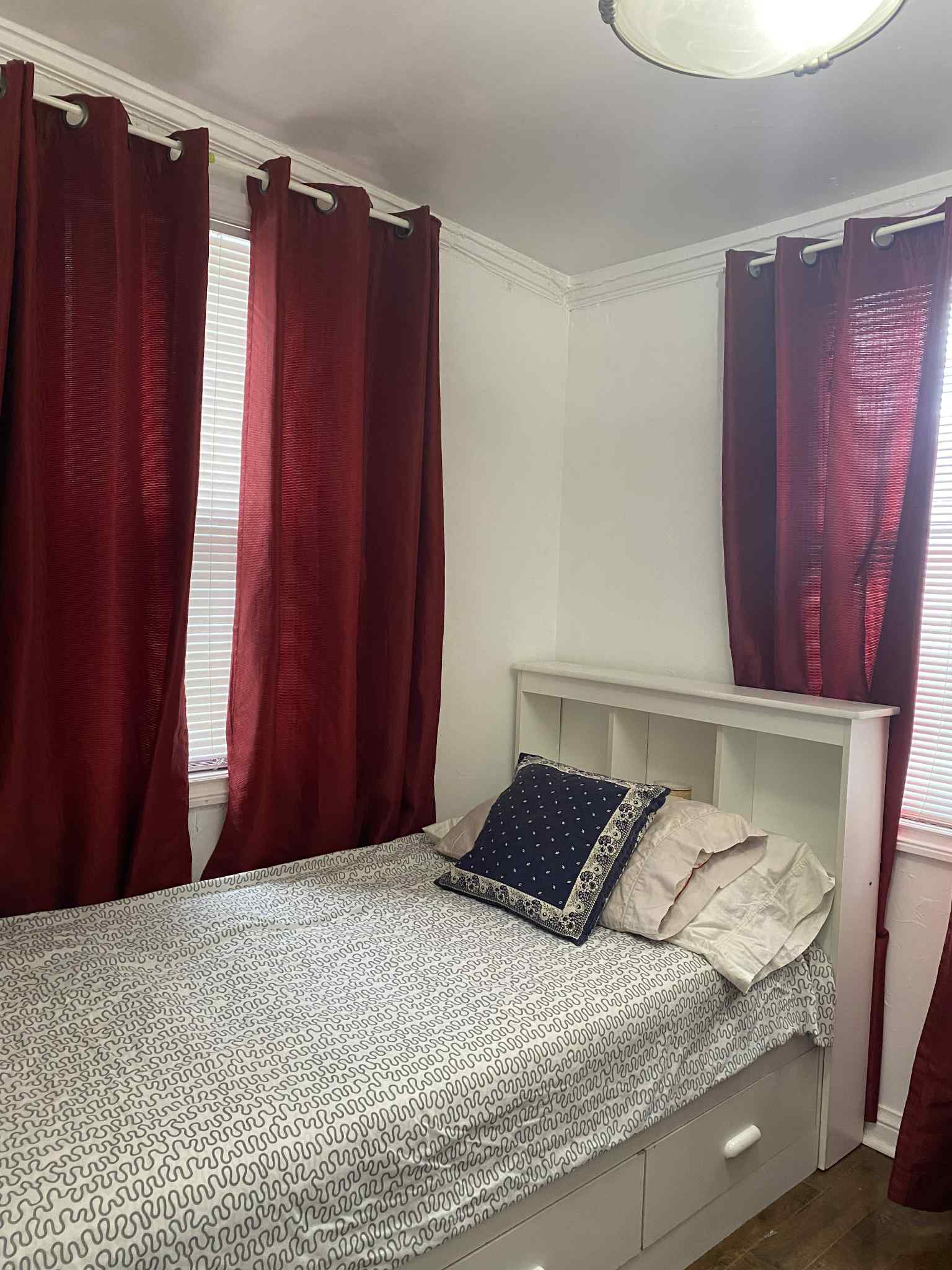 Habitación, cerca de tránsito