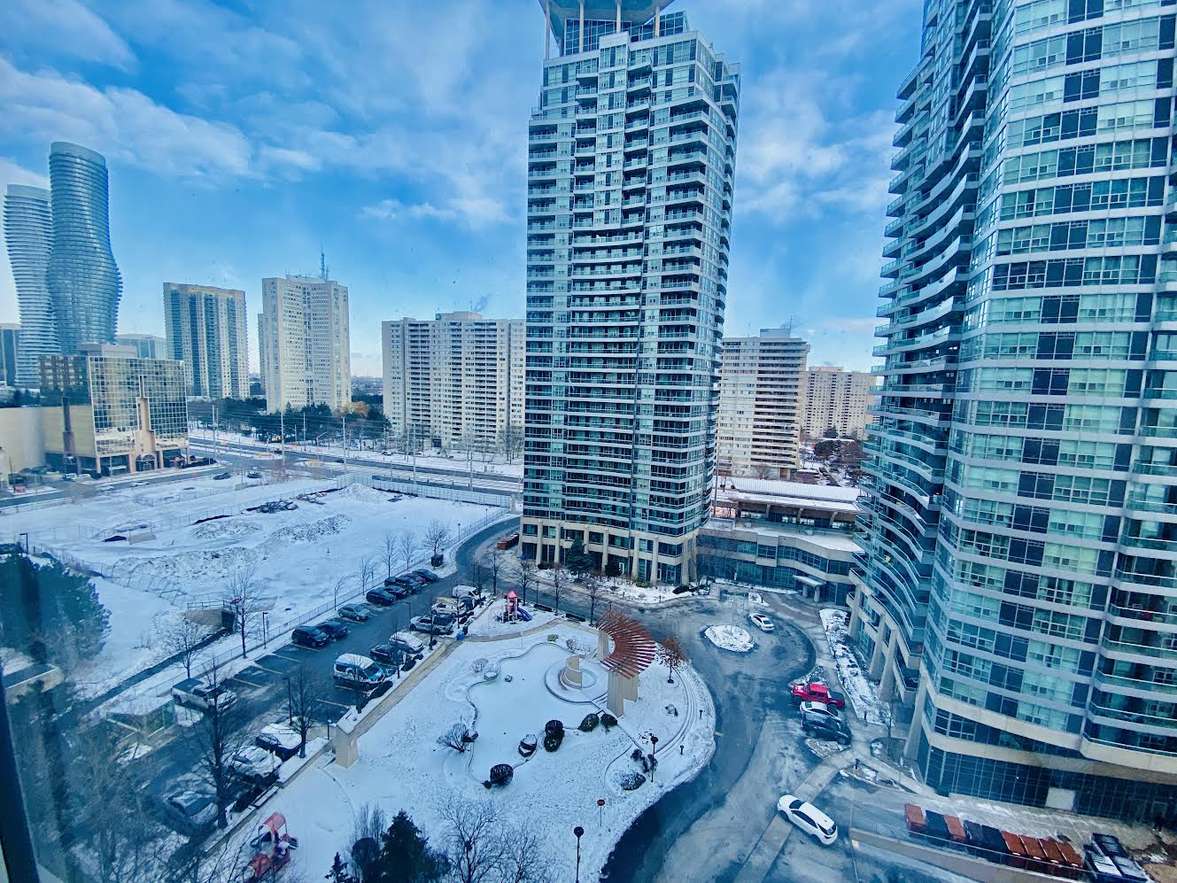 MISSISSAUGA CITY CENTRE CONDO GRANDE DISPONIBLE AHORA CON TODO INCLUIDO