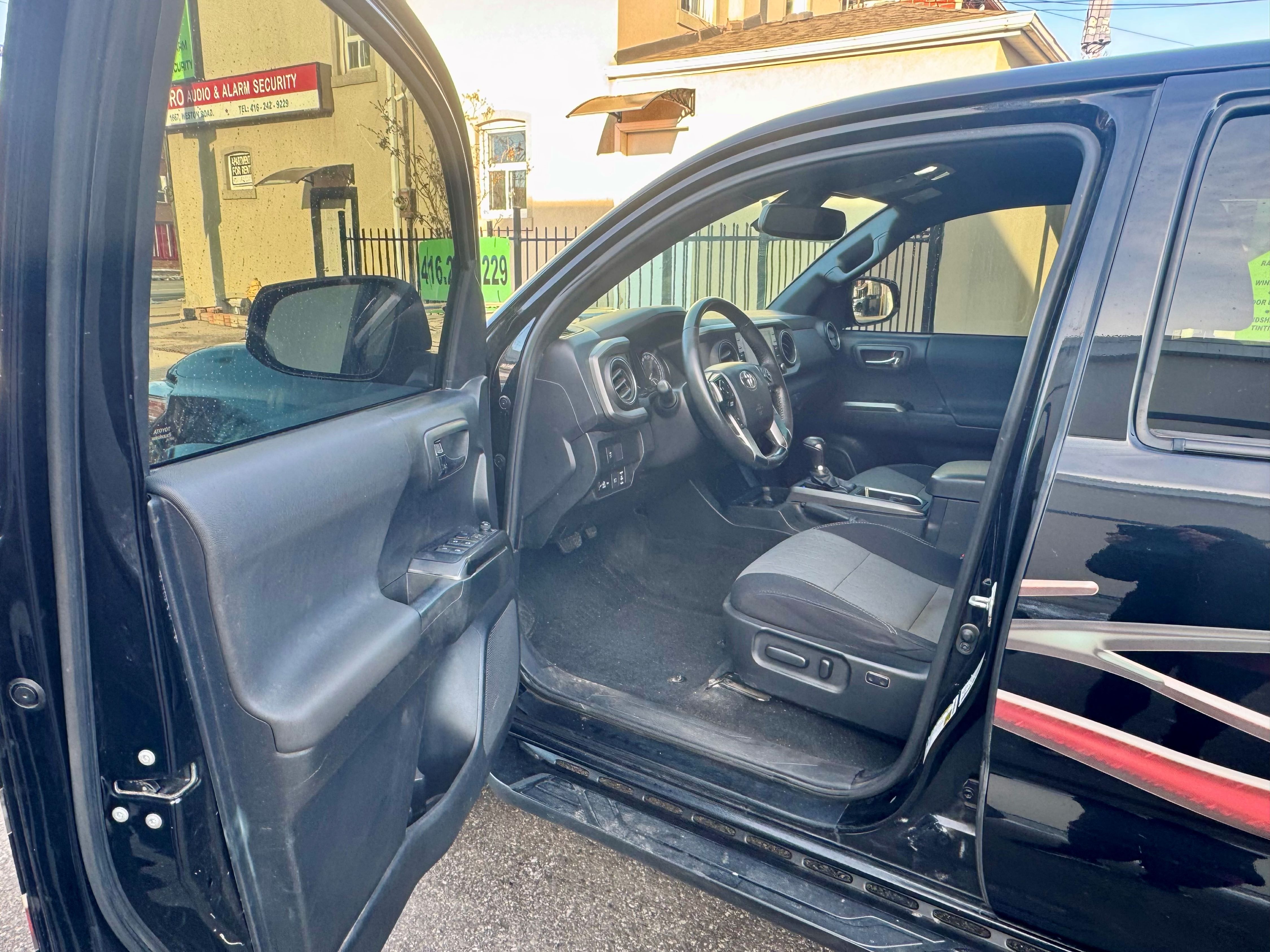 Toyota tacoma double cap 2021 for $29000