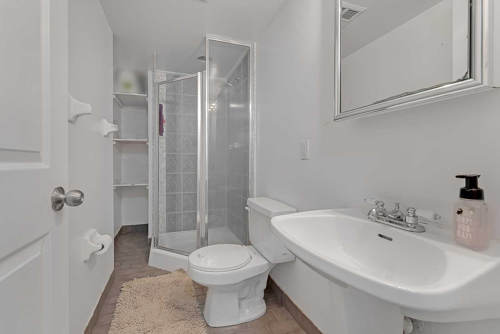 3 Habitaciones Disponible  en Etobicoke