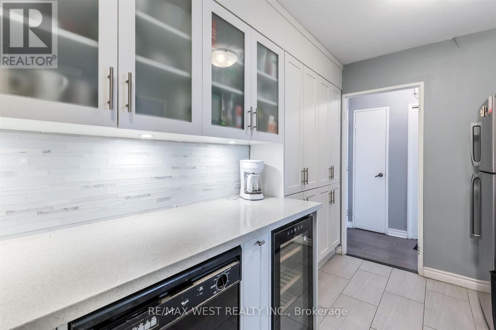 Amplio apartamento de 3 habitaciones cerca del Yorkdale Mall