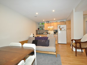 Departamento de 2 habitaciones disponible Sept. Ubicado en High Park a 3 minutes del Metro.
