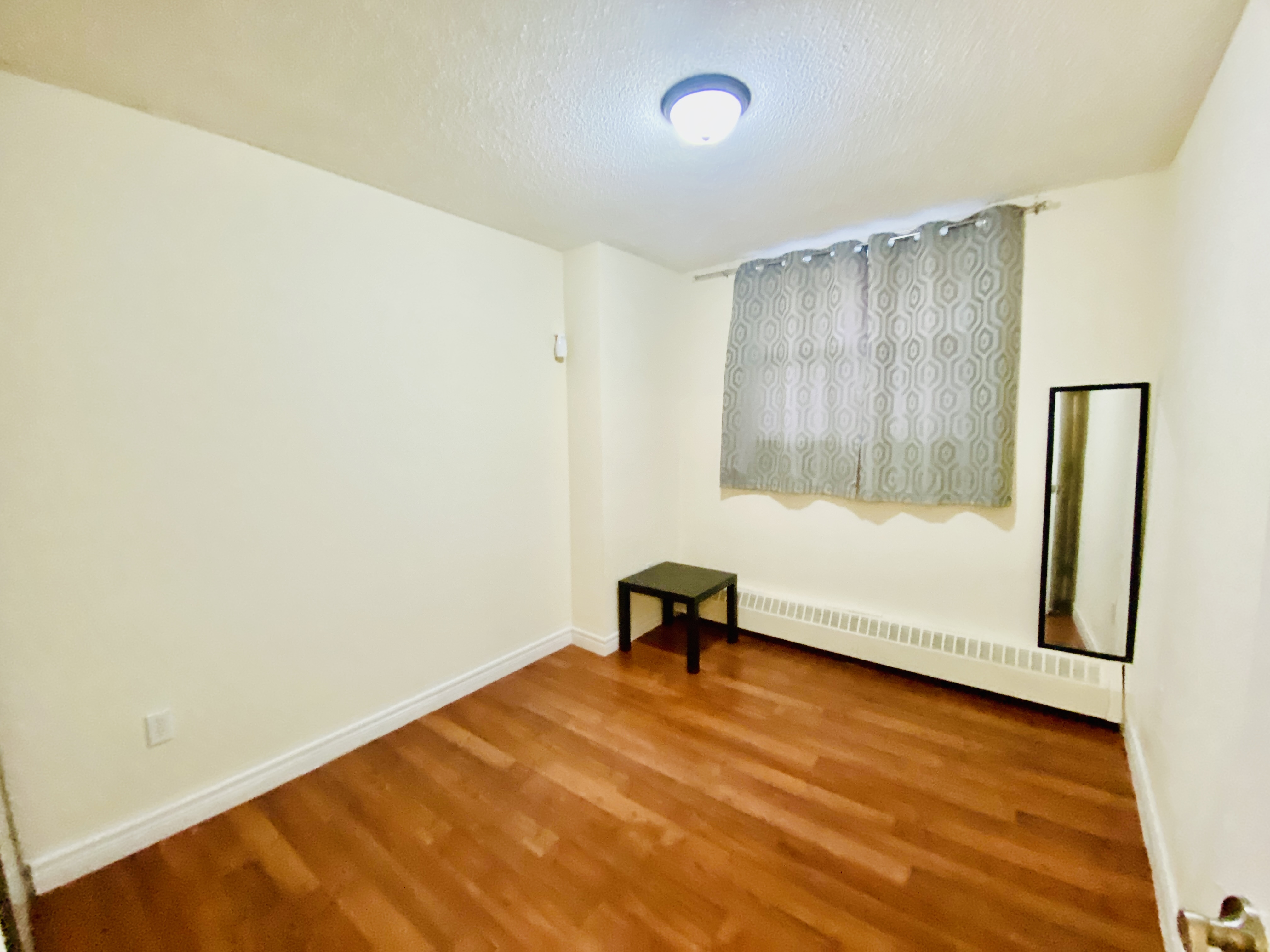 RENTO APARTAMENTO GRANDE EN TORONTO TODO INCLUIDO DISPONIBLE AHORA!