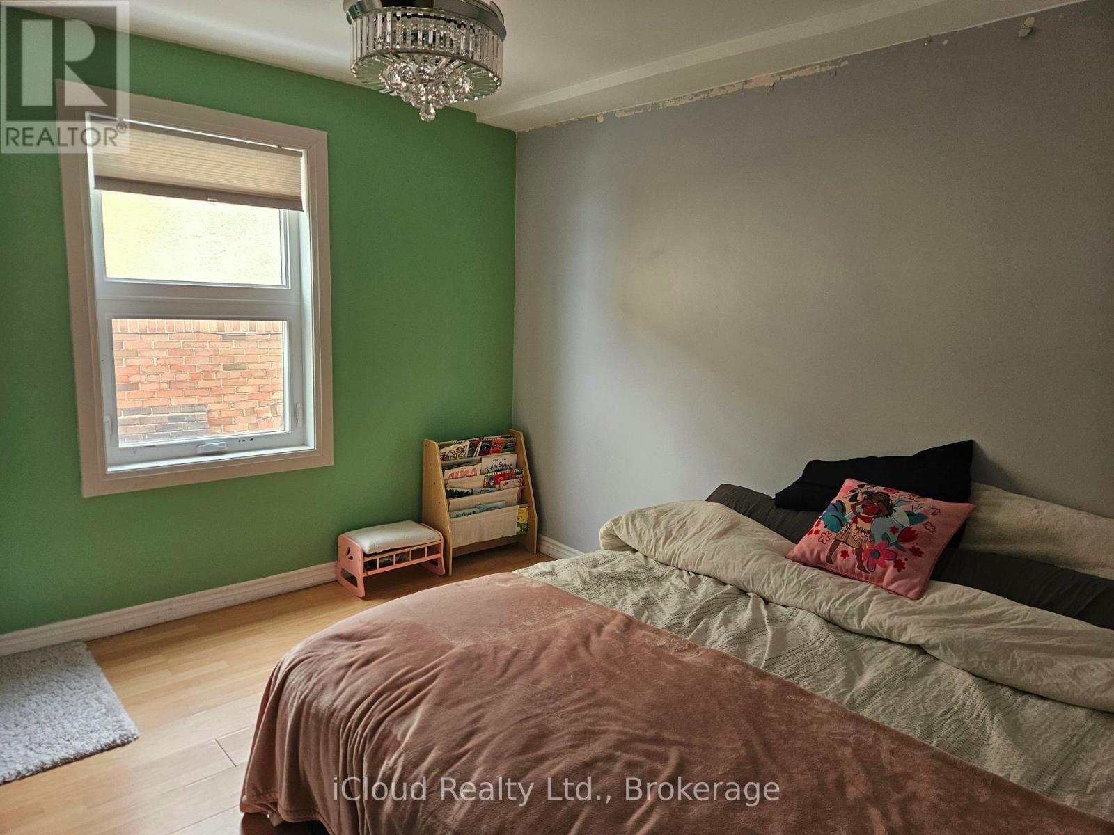 Habitacions Amplios 1r y 2do pisos $900-$1200