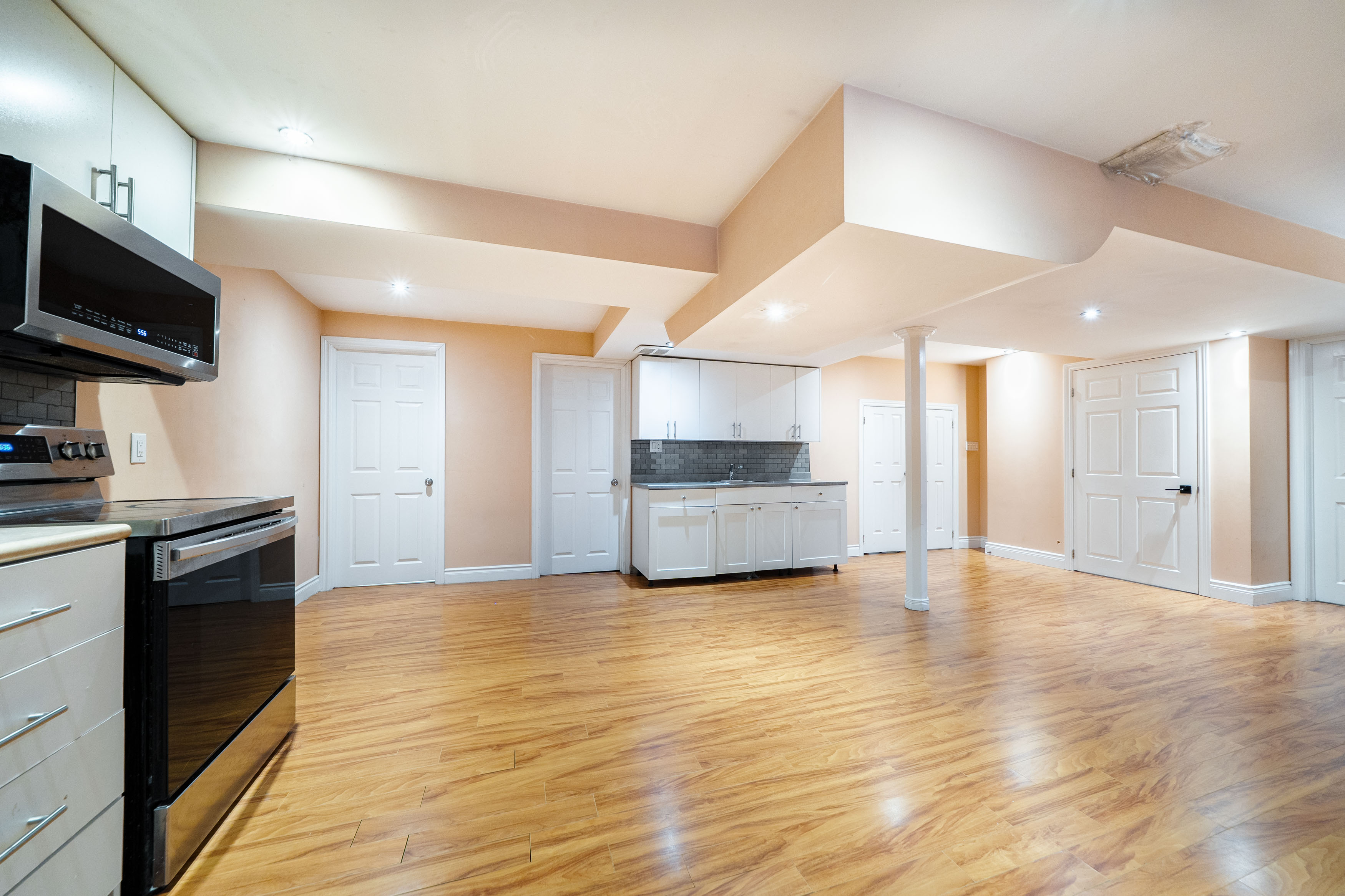 Rento basement en.Vaughan