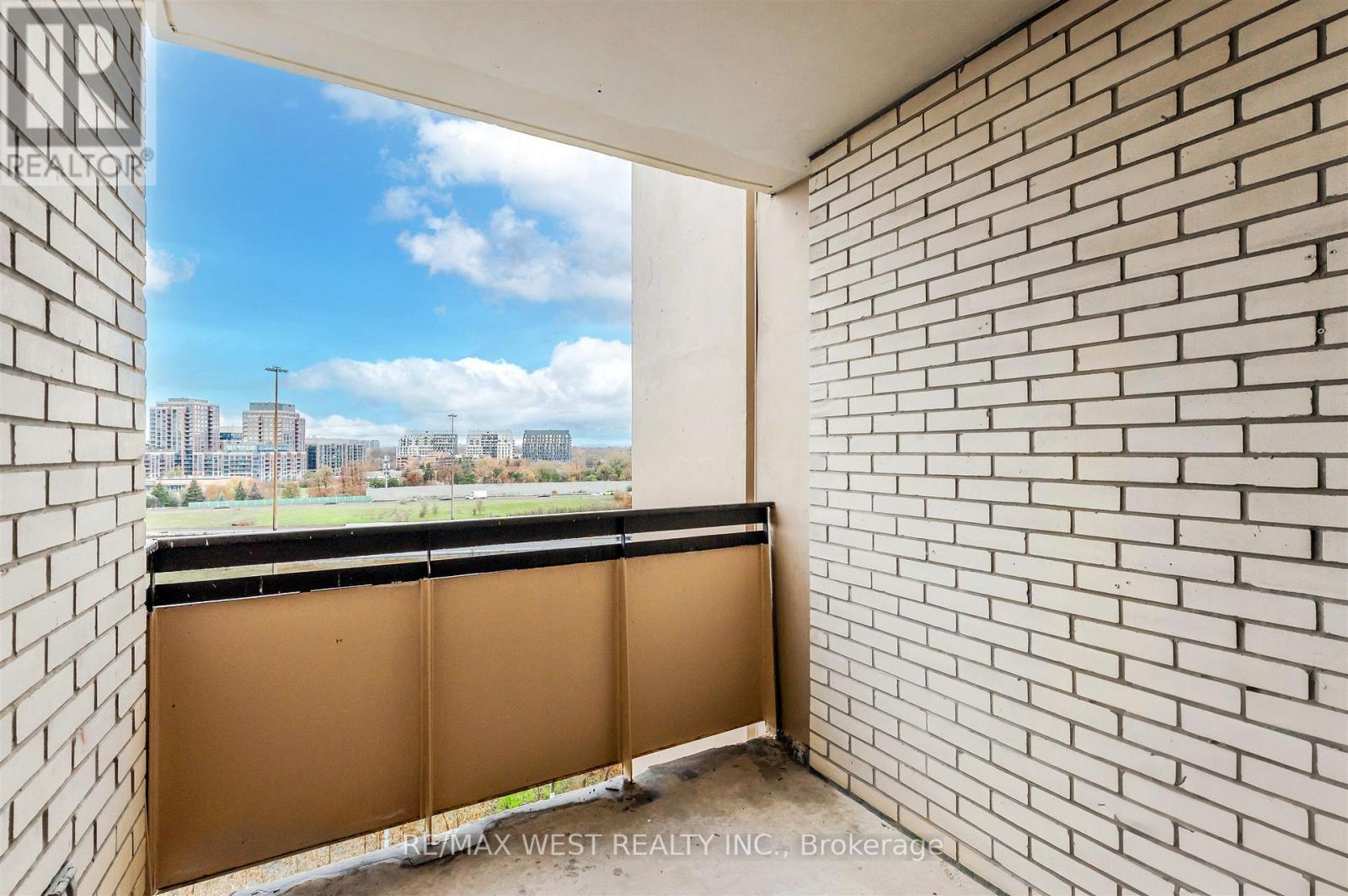 Amplio apartamento de 3 habitaciones cerca del Yorkdale Mall