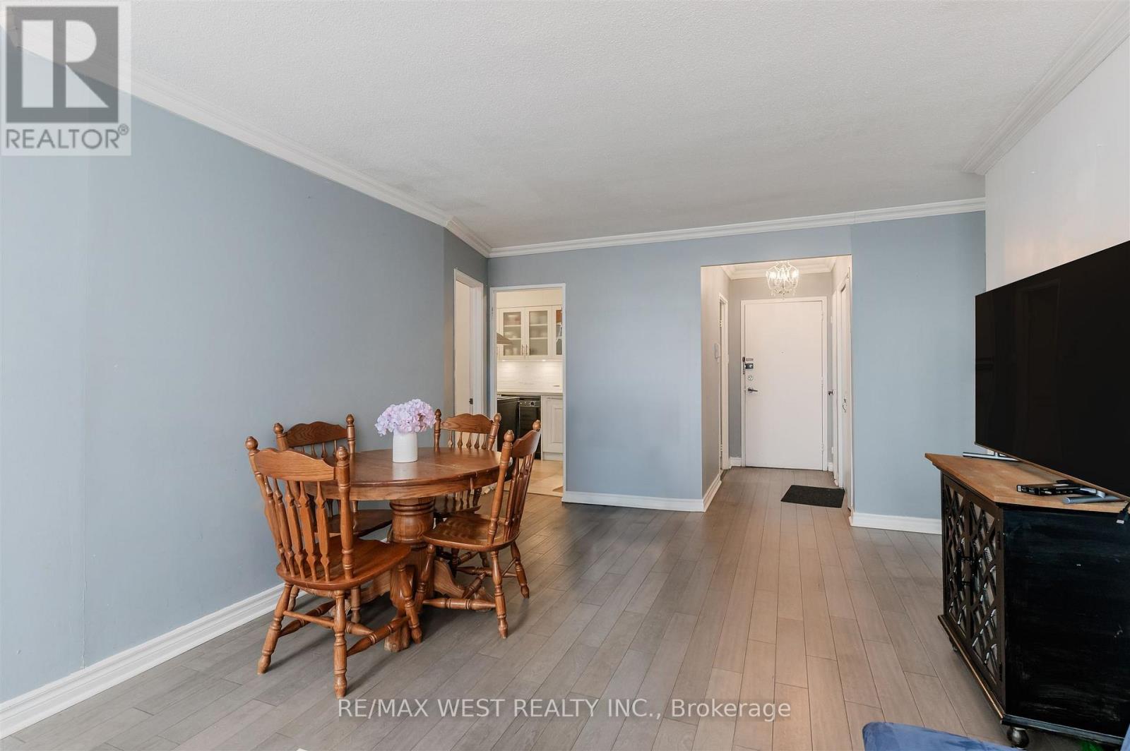 Amplio apartamento de 3 habitaciones cerca del Yorkdale Mall