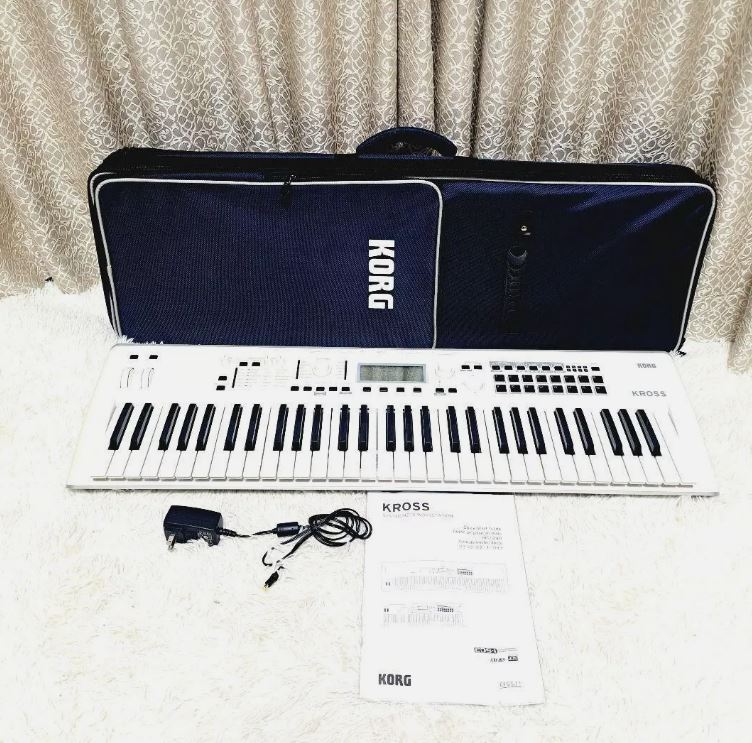 Korg Kross 2 SC White 61-Key Keyboard Synthesizer Musical Keyboard