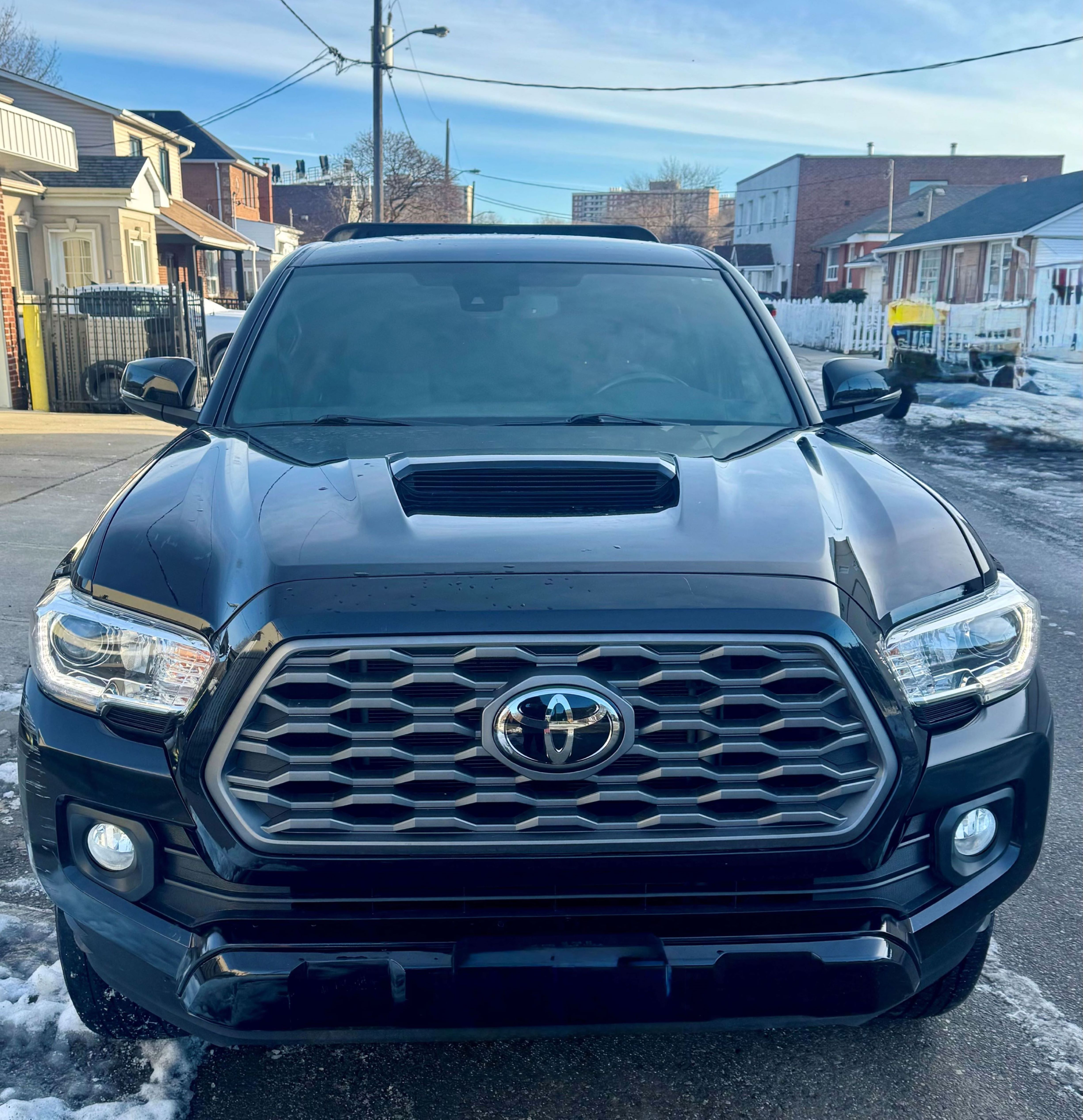 Toyota tacoma double cap 2021 for $33000