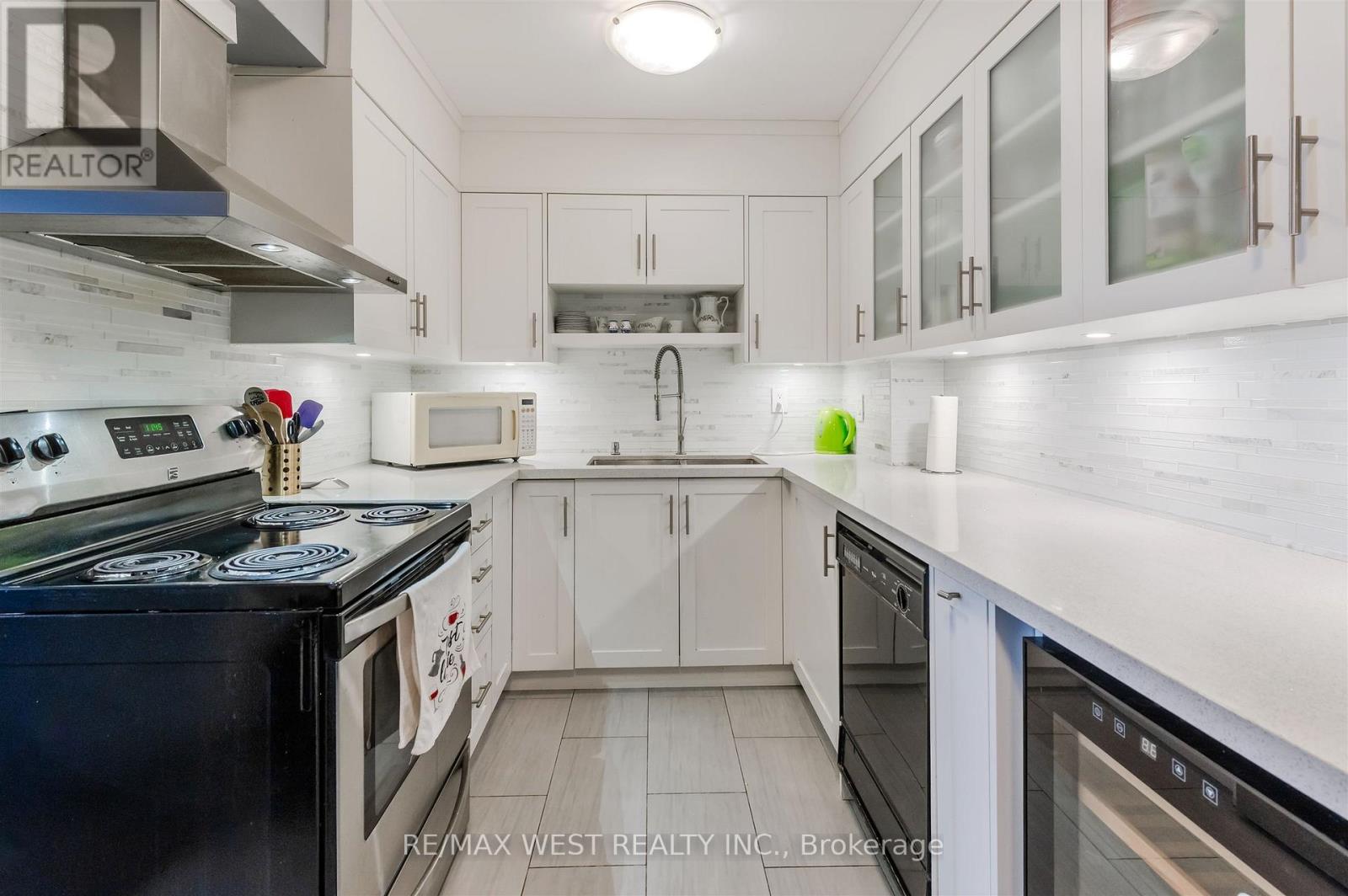 Amplio apartamento de 3 habitaciones cerca del Yorkdale Mall