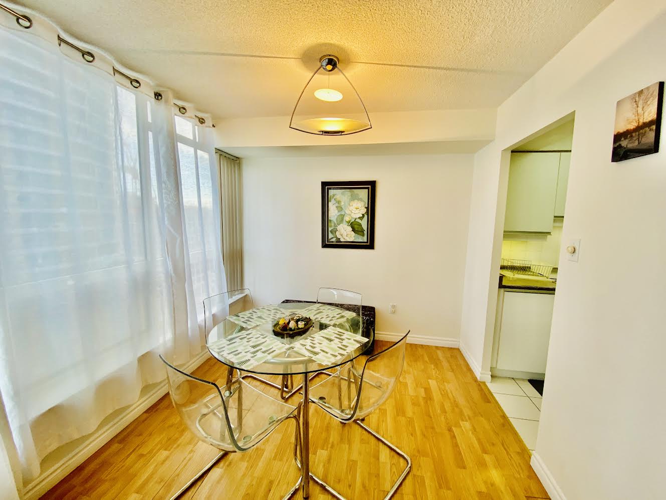 MISSISSAUGA CITY CENTRE: APARTAMENTO GRANDE CON TODAS LAS UTILIDADES INCLUIDAS