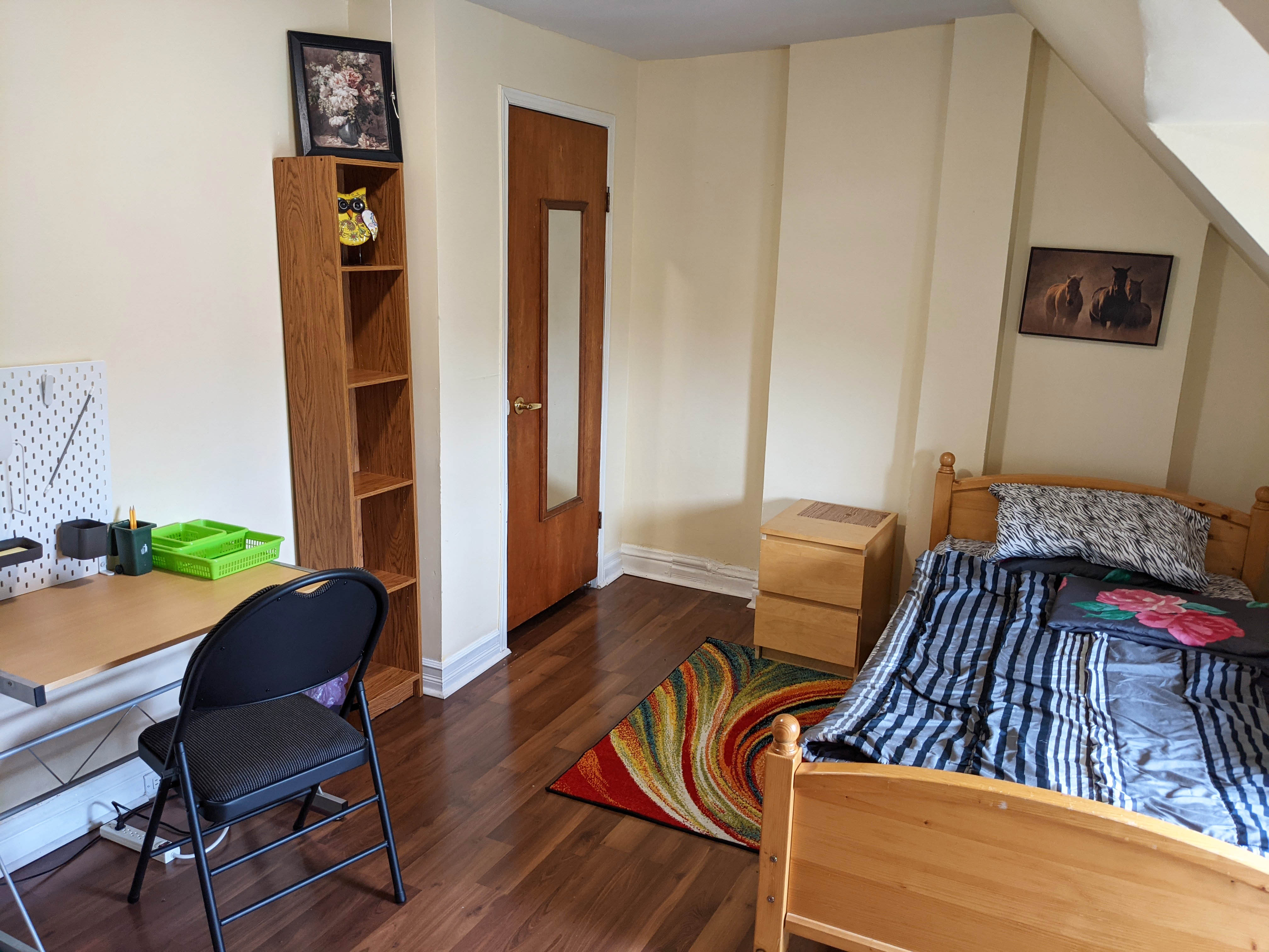 Rent: Large Bright FURNISHED ROOM- TORONTO, SBW