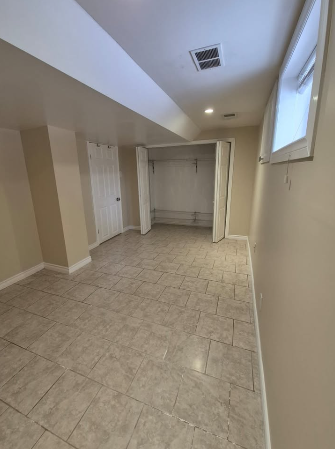Apartamento de 1 Habitación en Basement para Renta