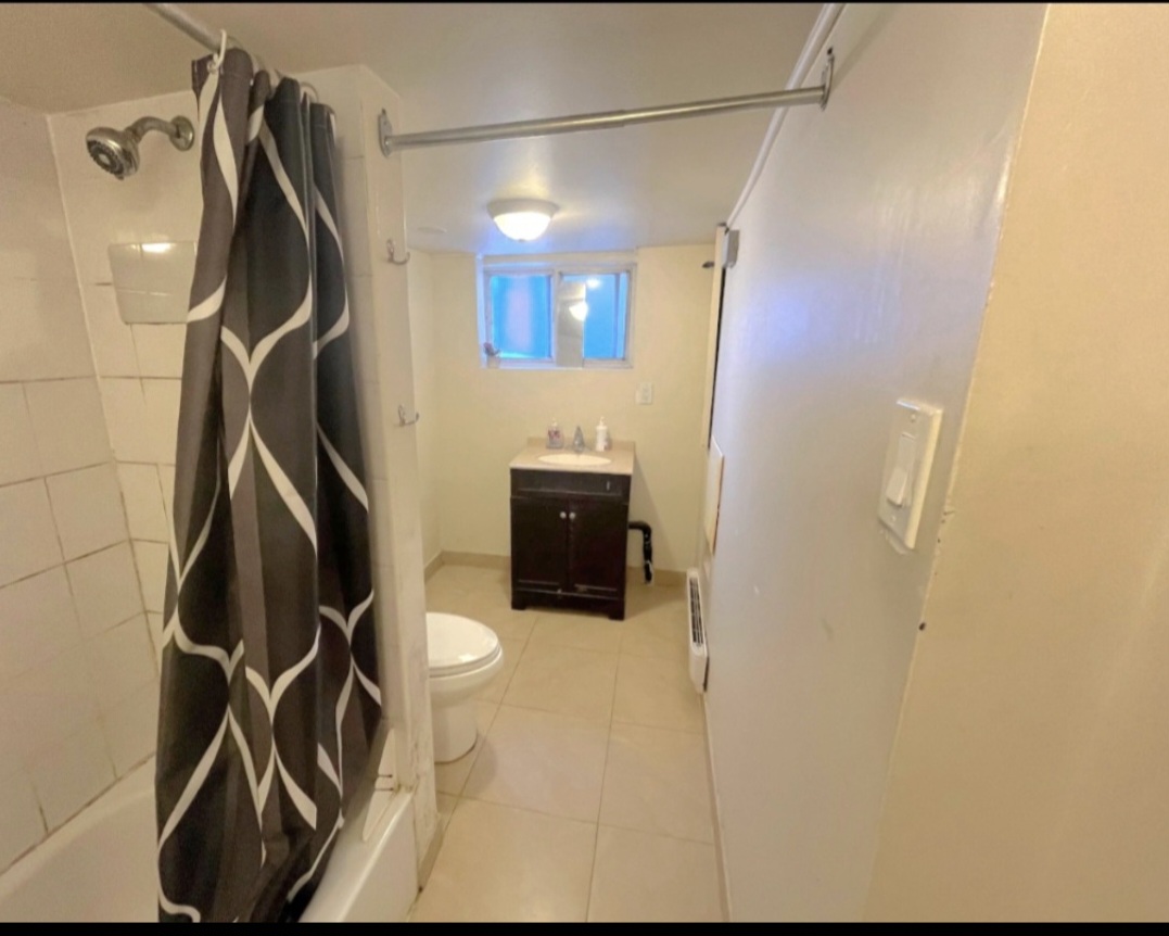 Basement Apartment para rentar $1250