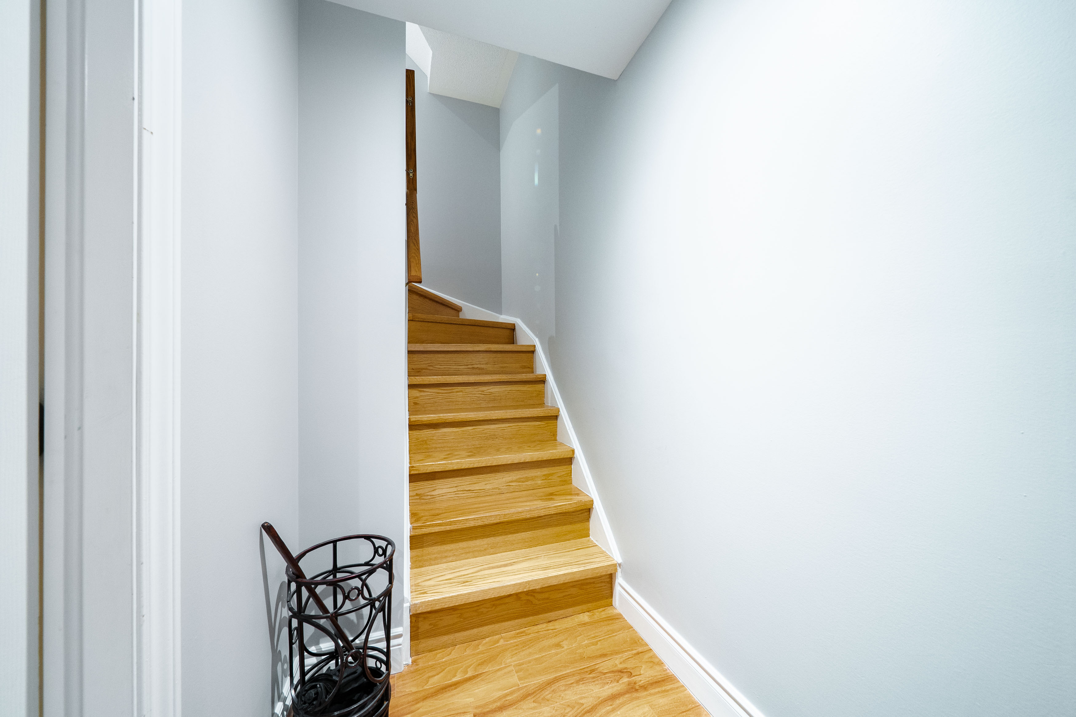 Rento basement en.Vaughan