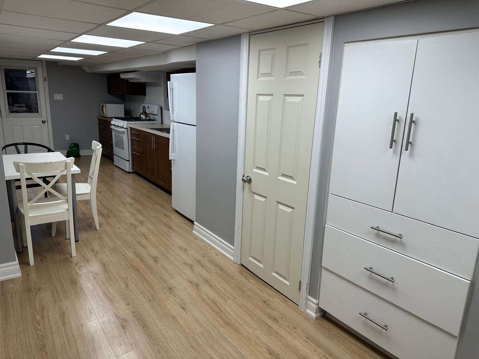 Rento Basememt de 2 habitaciones