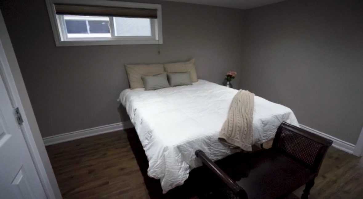 Etobicoke- Habitación privada para una persona o pareja.