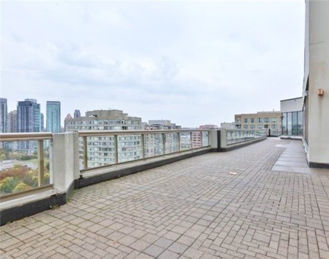 MISSISSAUGA CITY CENTRE: APARTAMENTO GRANDE CON TODAS LAS UTILIDADES INCLUIDAS.