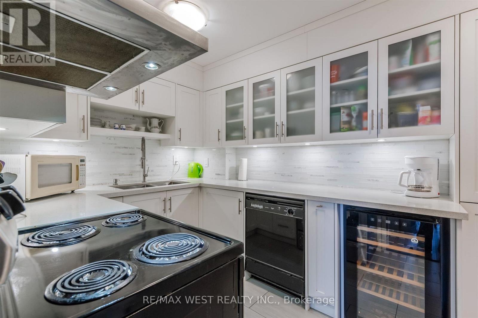 Amplio apartamento de 3 habitaciones cerca del Yorkdale Mall