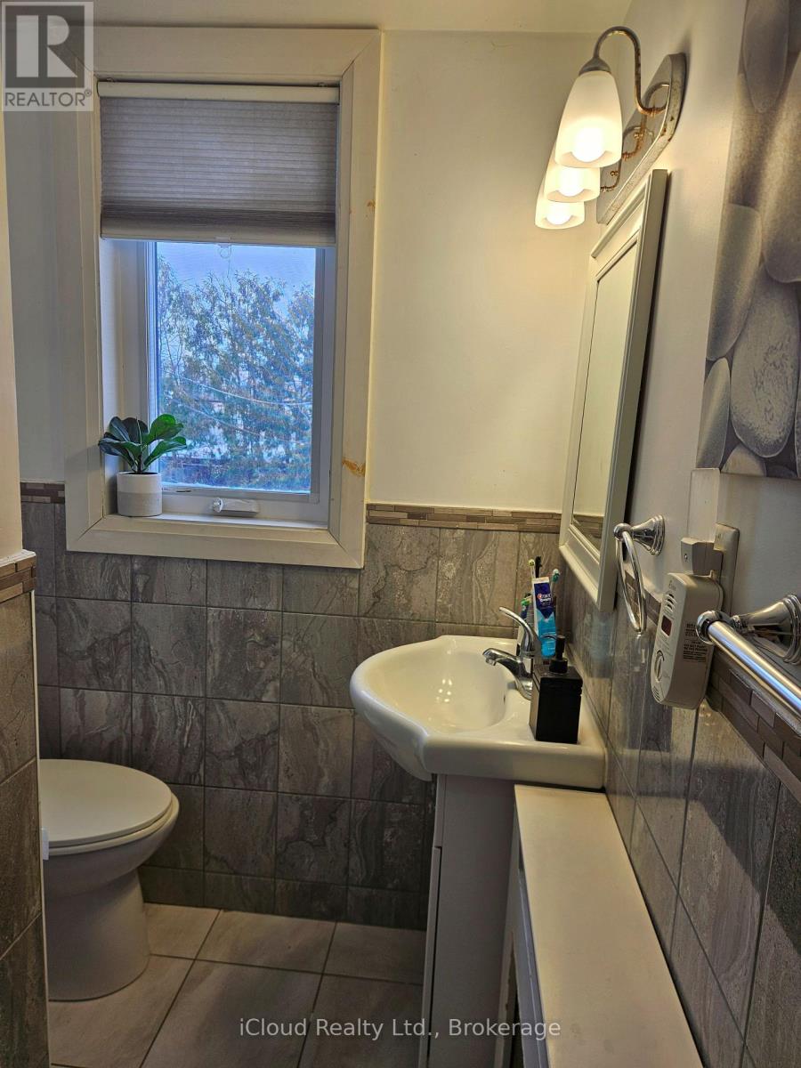 Habitacions Amplios 1r y 2do pisos $900-$1200