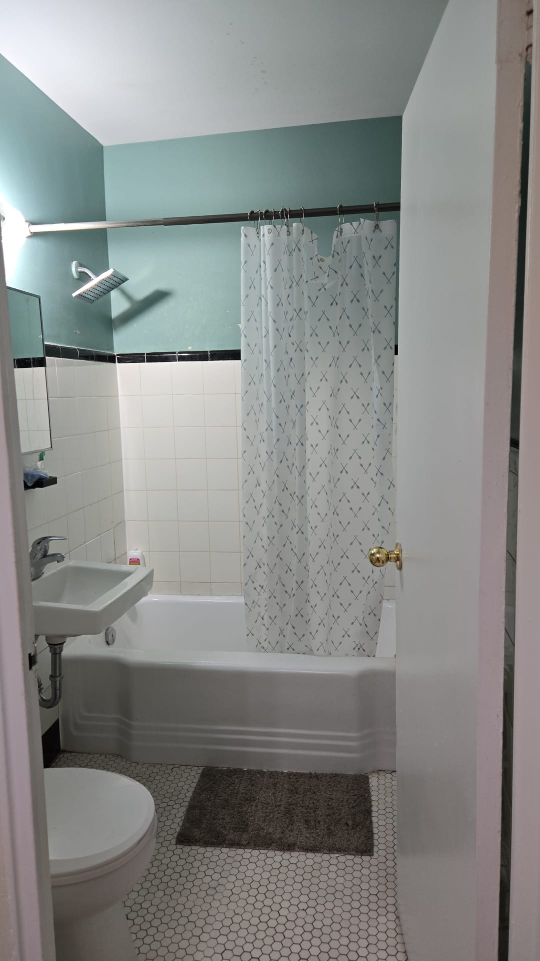 Habitación privada todo incluido 900$  Eglinton and keele available November 1   room for rent