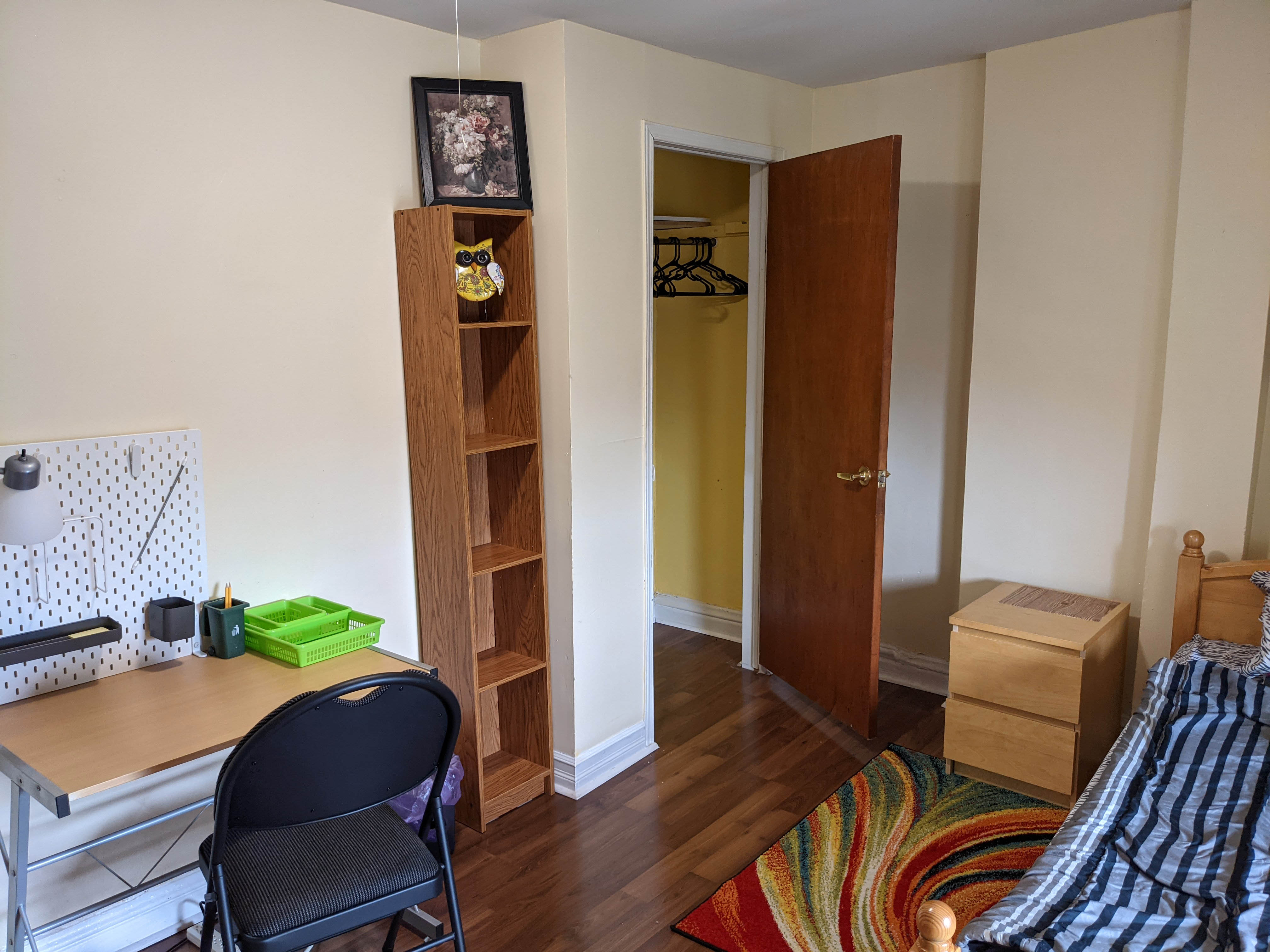 Rent: Large Bright FURNISHED ROOM- TORONTO, SBW