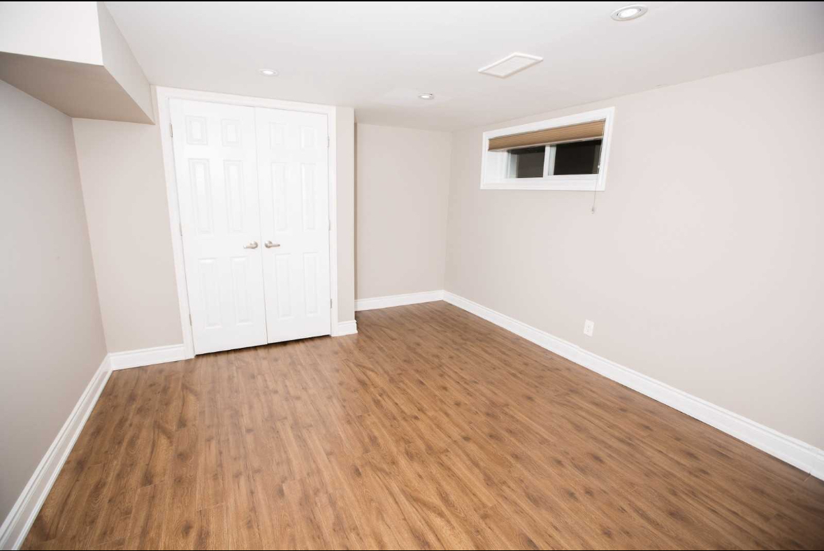 Etobicoke- Habitación privada para una persona o pareja.