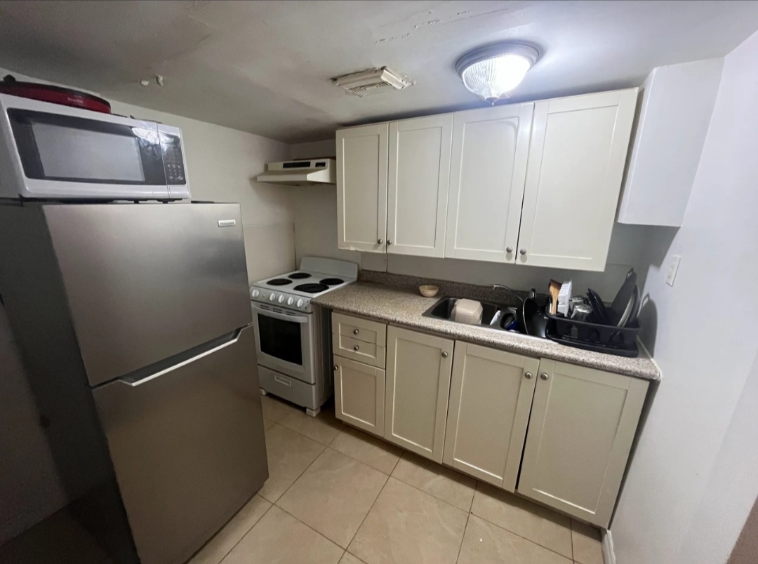 Se renta 1 bedroom bsmt apt 1350