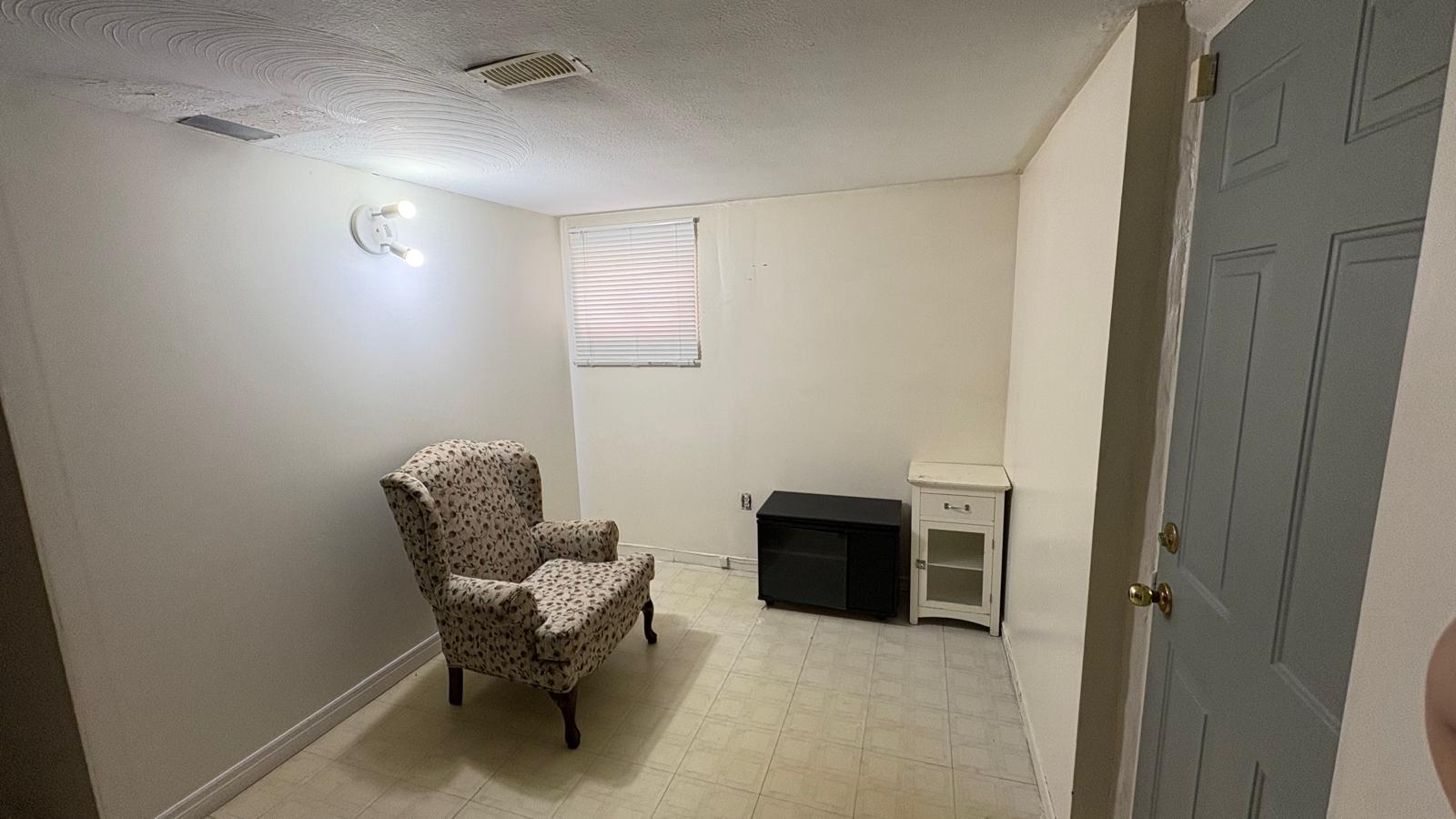 Basement/ un dormitorio