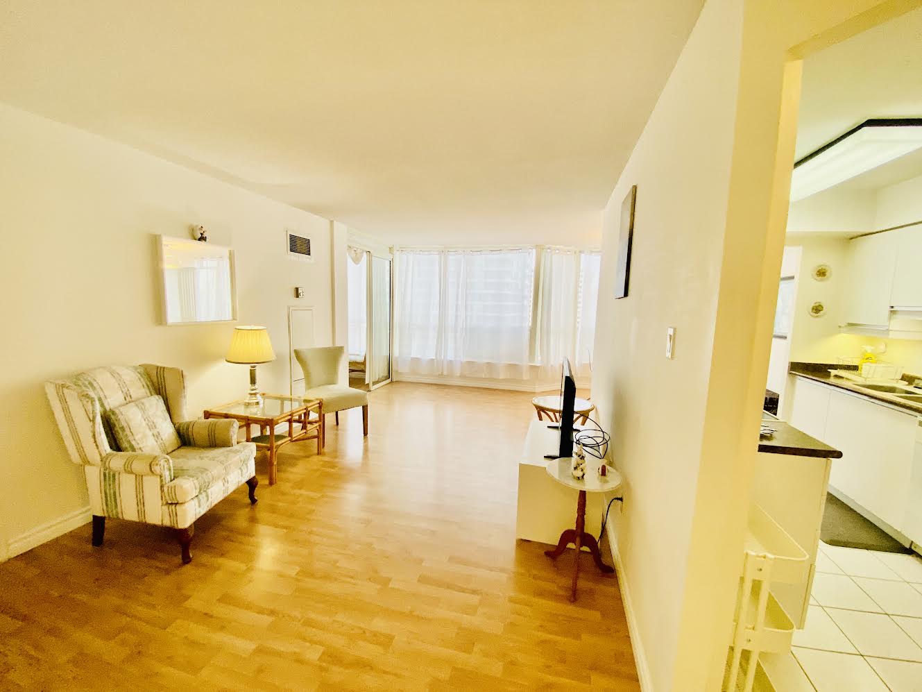 MISSISSAUGA CITY CENTRE: APARTAMENTO GRANDE CON TODAS LAS UTILIDADES INCLUIDAS.