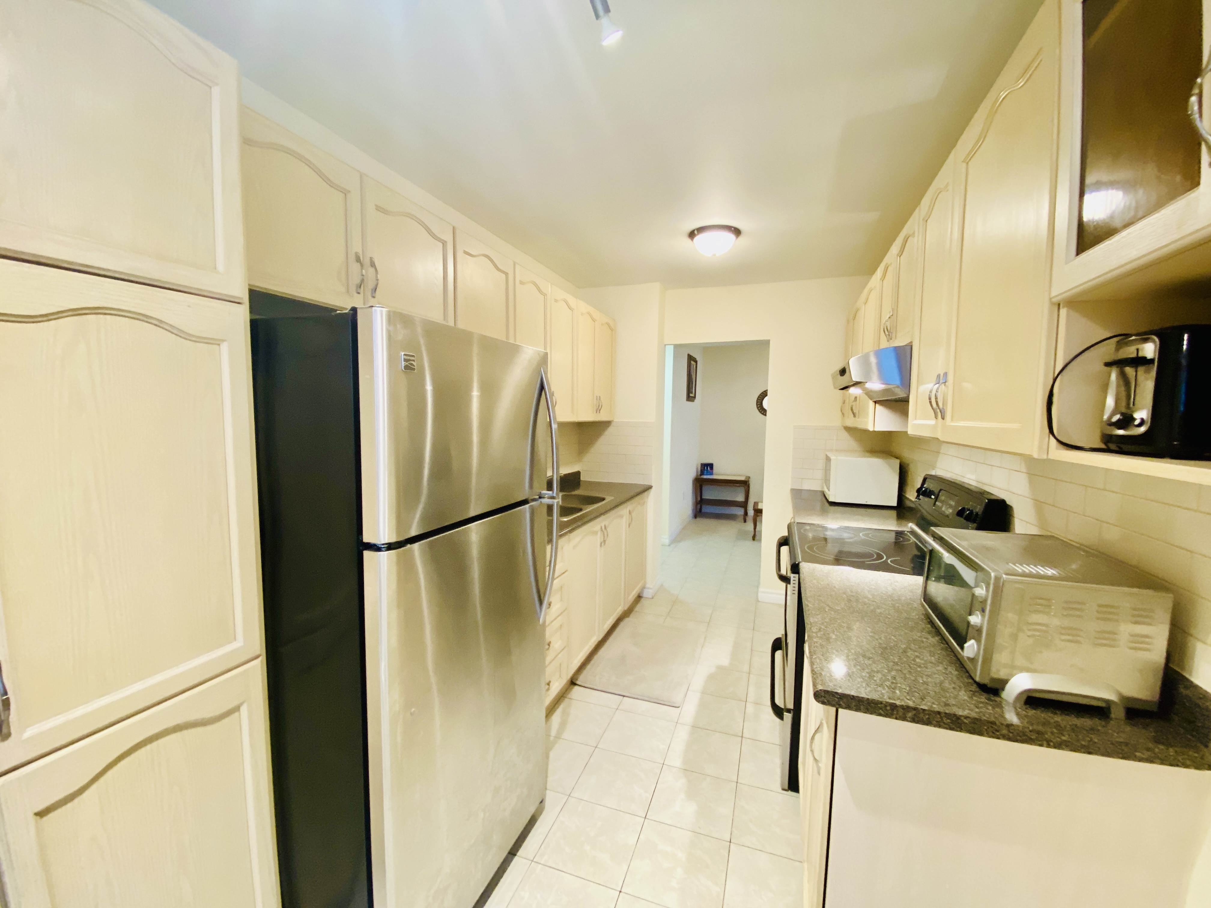 RENTO APARTAMENTO GRANDE EN ETOBICOKE DISPONIBLE YA TODO INCUIDO