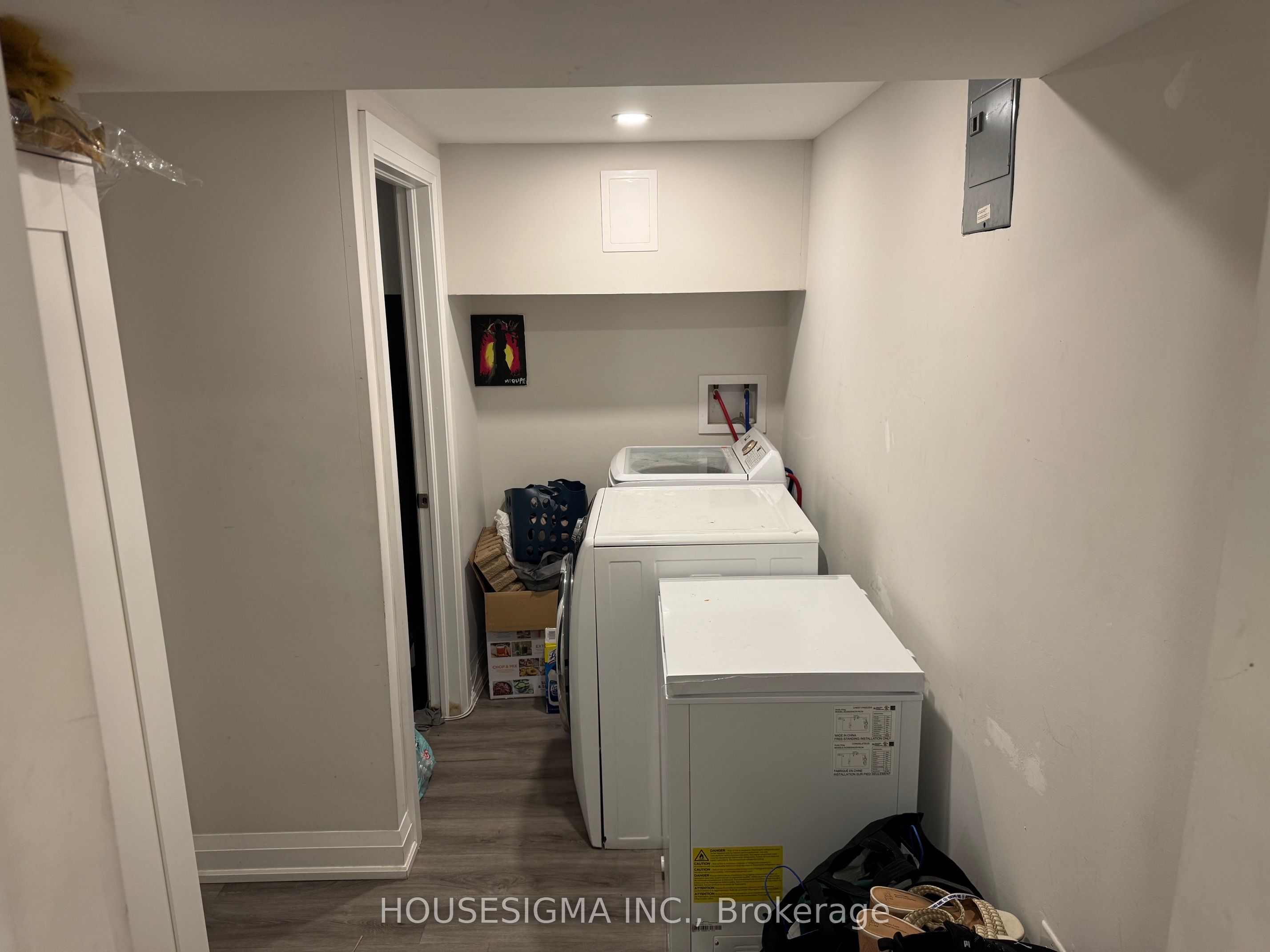 WESTON & SHEPPARD (1.5BR/1BA) 1 PARKING, UTILITIES INCLUDED